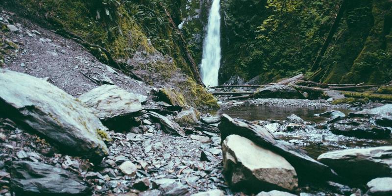 精密制造绿色革命：北京龙江天辰如何用园区级除尘与废料处理系统，为企业破解环保达标难题